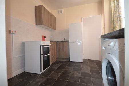 Beaconsfield Road - Photo 4