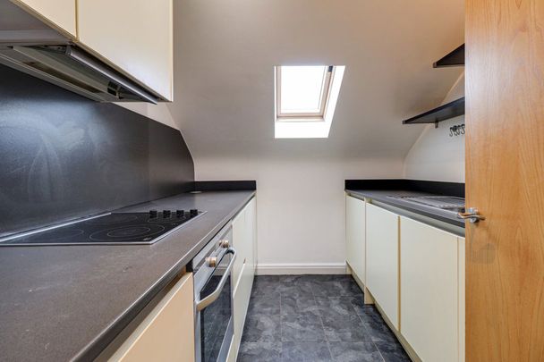 A 1 Bedroom Flat in Leckhampton GL50 2DP - Photo 1