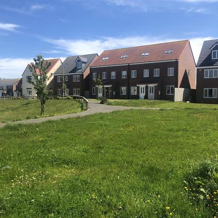 3 bedroom end of terrace house to rent - Photo 3