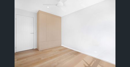 Fully Renovated Full Floor Beachfront Apartment – Mermaid Beach - Photo 4