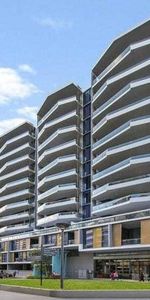 Modern 3-Bed Apartment with Double Parking in the Heart of Mascot - Photo 4