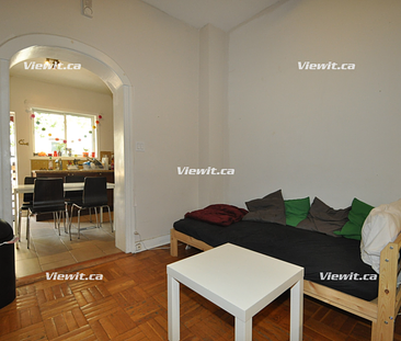 LARGE, bright 4 bedroom flat at Bloor and Bathurst - Photo 2