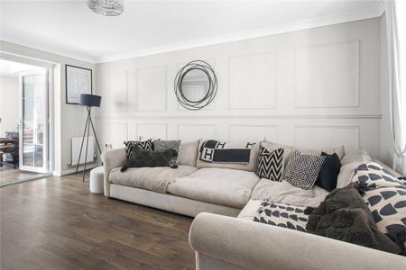 3 bedroom semi-detached house to rent - Photo 4