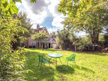 3 bedroom semi-detached house to rent - Photo 5