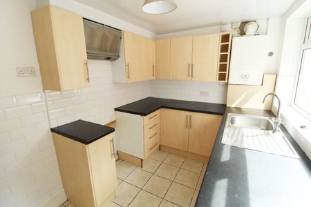 3 Bed Terraced House To Rent - Photo 4