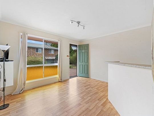 Neat & Tidy Unit in a Quiet Complex - Photo 1