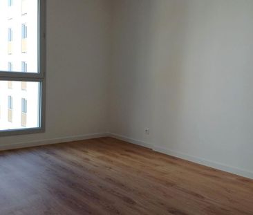 location Appartement T2 DE 41.5m² À REIMS - Photo 3