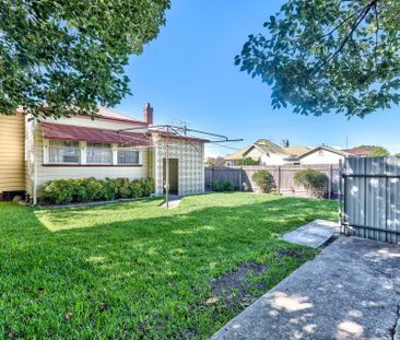 Three bedroom home with retro features. Pets considered! - Photo 6