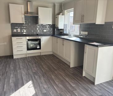 2 bedroom end of terrace house to rent - Photo 4