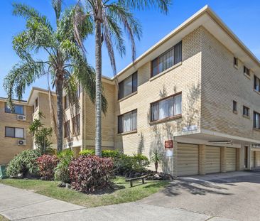 1/115 Frank Street, Labrador, Qld 4215 - Photo 4