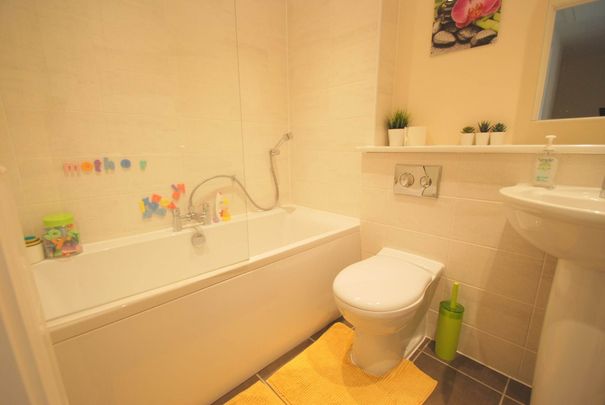 Honeysuckle Close, Norwich - Photo 1