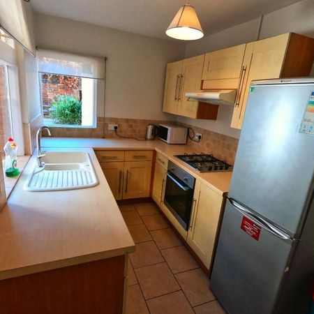 1 bedroom in a house share to rent - Photo 3