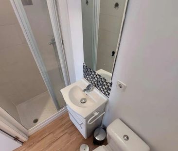 Calle de Rafael Fernández Hijicos, Madrid, Community of Madrid 28038 - Photo 2