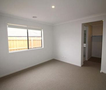 25 Badminton Court, Marshall - Photo 3