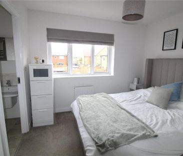 2 bedroom semi-detached house to rent - Photo 4