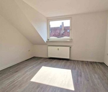 Frisch renovierte 3-Zi.-DG-Whg. mit modernem Badezimmer - Photo 1