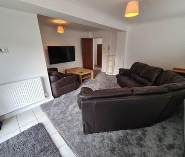 6 bedroom detached house to rent - Photo 2