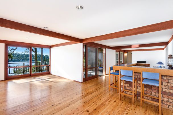 4 Bedroom Home with Stunning Pittwater Views - Photo 1
