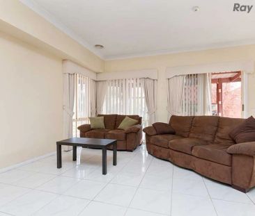 Comfortable Family Living in Caroline Springs - Photo 1