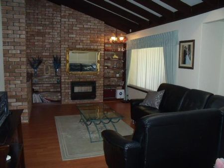 Lovely Family Home! - Photo 3