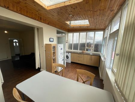 3 bedroom apartment to rent - Photo 3