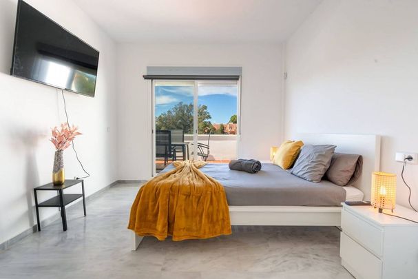 3 bedroom luxury penthouse for rent in Marbella Del Este, Andalusia - Photo 1