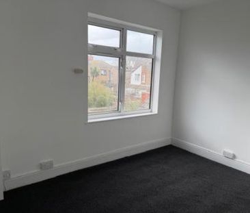 2 bedroom Terraced House To Let - Photo 2