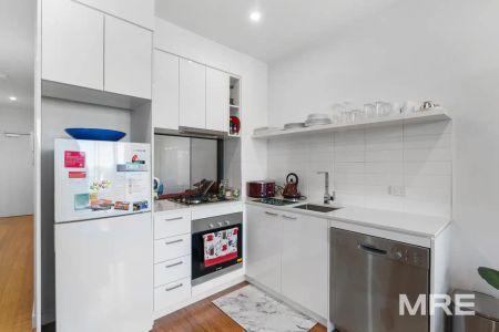 “Stylish apartment in vibrant locale” - Photo 4