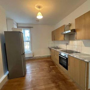 Kent View Gardens, Ilford, IG3 - Photo 2