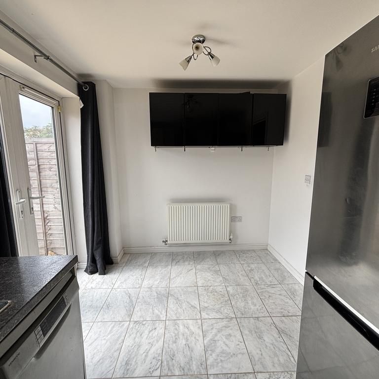 2 bedroom terraced house to rent - Photo 1