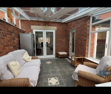 3 bedroom semi-detached house to rent - Photo 6