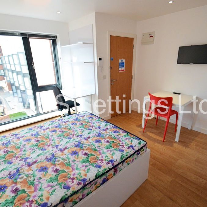 1 Bedroom Studio for rent in St Michaels Lane - Photo 1