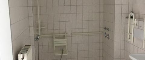 Rollstuhlfahrergerechte große 2-Raumwohnung in ruhiger Lage bald verfügbar. - Foto 1