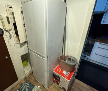 1 bedroom in a flat share to rent - Photo 6