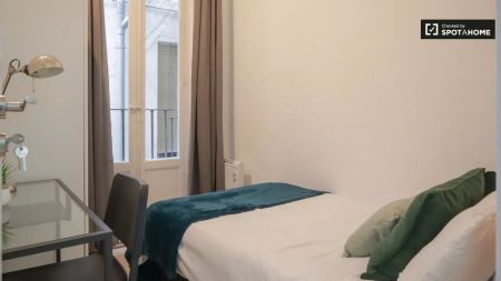 Room for rent in 7-bedroom apartment in Madrid - Foto 4