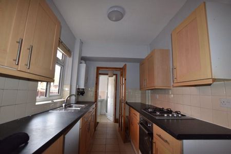 3 bedroom terraced house to rent - Photo 4