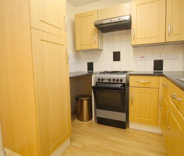 2 bedroom semi-detached house to rent - Photo 6