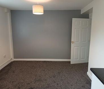 2 bedroom ground floor flat to rent - Photo 2