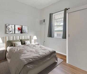 Light-Filled Queenslander Living Just Steps from Redbank Station - Photo 4