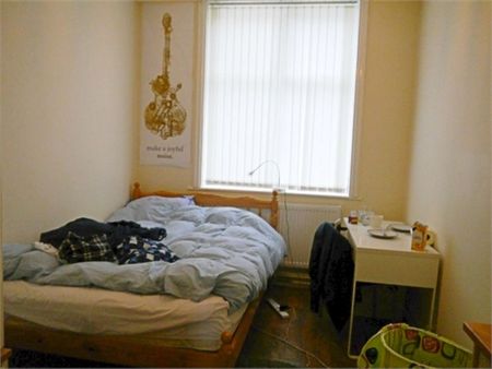 7 Bedroom Shared House - Photo 3