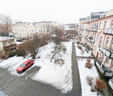 Wunderbare 2-RWE mit Balkon und Einbauküche ! - Foto 3