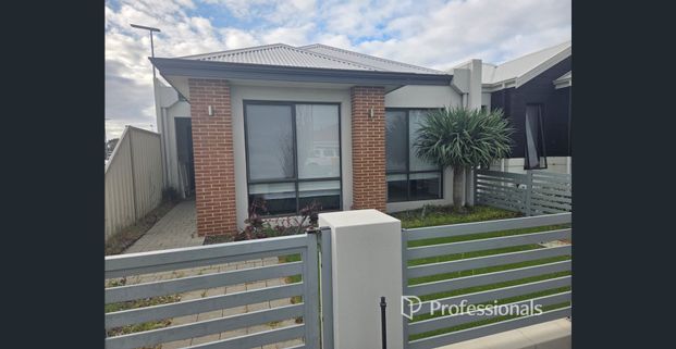 Location & Lifestyle in One - Fully Furnished! - Photo 1