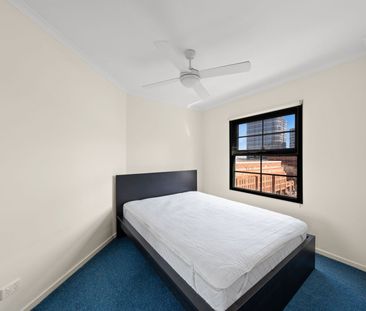 Extremely well-located apartment in the city center - Photo 3