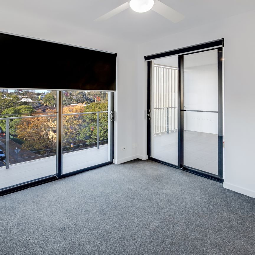 Luxury Living in the Heart of Indooroopilly! - Photo 1