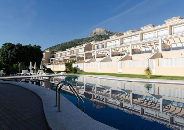 Semi-detached house with panoramic views for rent in Calpe