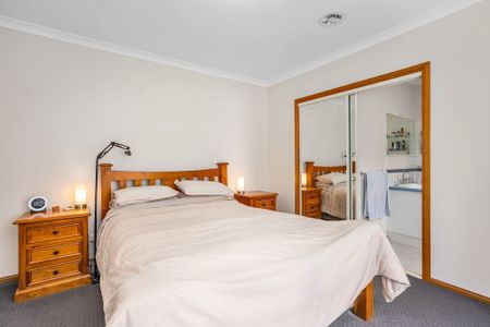 Spacious Family Home Opposite Altona Meadows Reserve - Photo 4