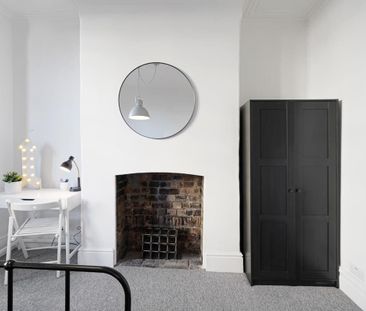 Lodge Causeway, Fishponds - Photo 6