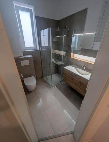 Charmante 2,5-Zimmer-Altbauwohnung mit 3 m - Photo 4