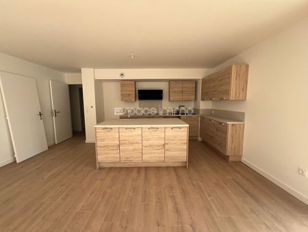 Appartement Montville 4 pièce(s) 89,71 m2 - 3 chambres - 2 places de parking - 2 balcons - Photo 3