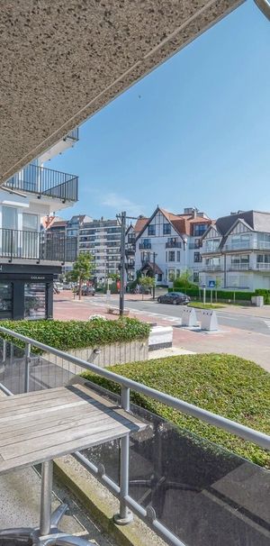 Ongemeubeld hoekappartement in hartje Zoute nabij het Albertplein - Photo 1